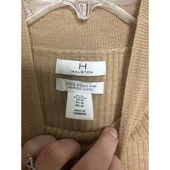 Halston Turtle Neck Beige Rank Top Sweater 100% Merino Wool Size XL Warm Cozy - Picture 3 of 4